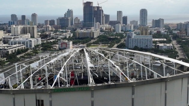 The roof of the Tampa Bay Rays (baseball) stadium was destroyed. (Bild: AP/Dirk Shadd)