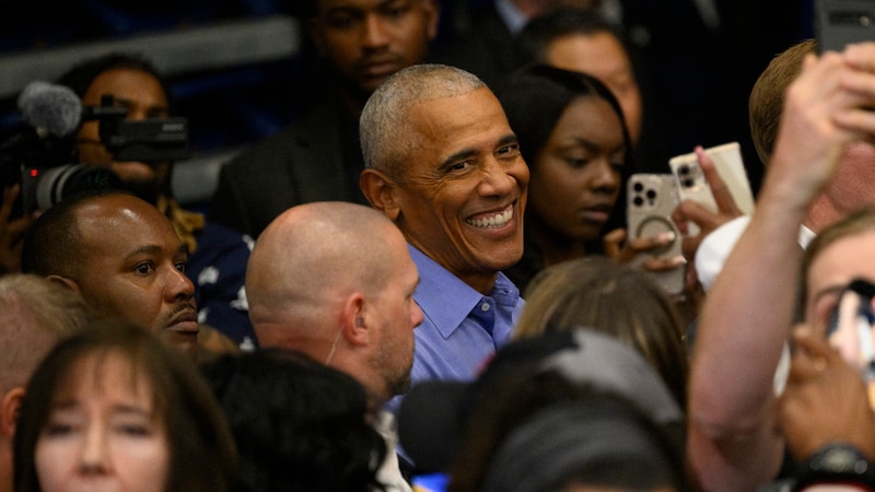 Stars sollen für Stimmen sorgen. Jeder Kandidat hat sein Zugpferd: Barack Obama für Harris, ... (Bild: AP Photo/Matt Freed)