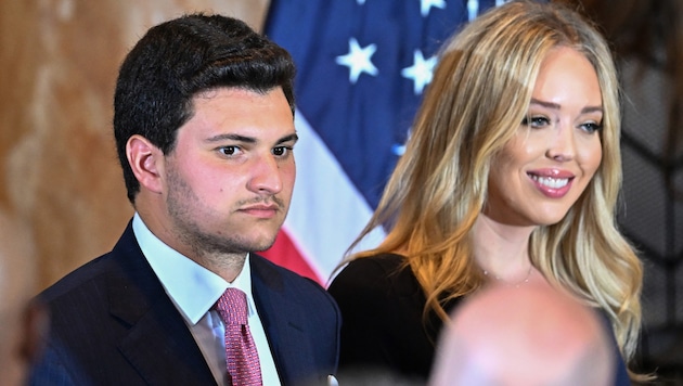 Tiffany Trump ist schwanger. Das enthüllte Papa Donald Trump ausgerechnet bei einer Wahlkampfveranstaltung. (Bild: APA/AFP/CHANDAN KHANNA)