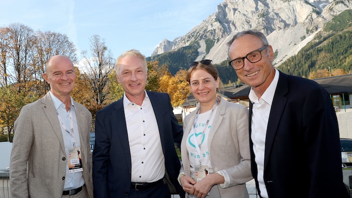 Andreas Jenewein, Gerhard Valeskini, Alexandra Halouska und Veranstalter Anton Schutti vor der ...