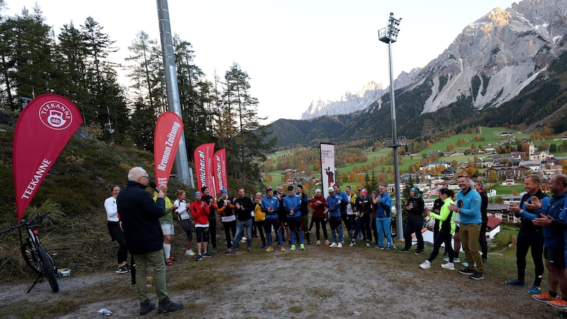 Tag zwei startete mit einem gemeinsamen Lauf auf der Strecke der neuen 2,5 km langen Ramsauer Loipe, angeführt von den österreichischen Langlauf-Größen Alois Stadlober, Teresa Stadlober und Mika Vermeulen. Auf die in näherer Zukunft die Nordische WM 2025 in Trondheim wartet. (Bild: GEPA pictures)