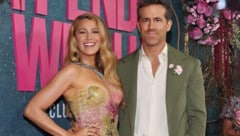 Blake Lively und Ryan Reynolds spenden eine Million US-Dollar für die Opfer der Hurrikans „Helene“ und „Milton“. (Bild: APA/Cindy Ord/Getty Images/AFP )