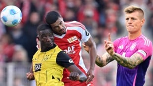 Toni Kroos (r.) geht mit dem BVB hart ins Gericht.