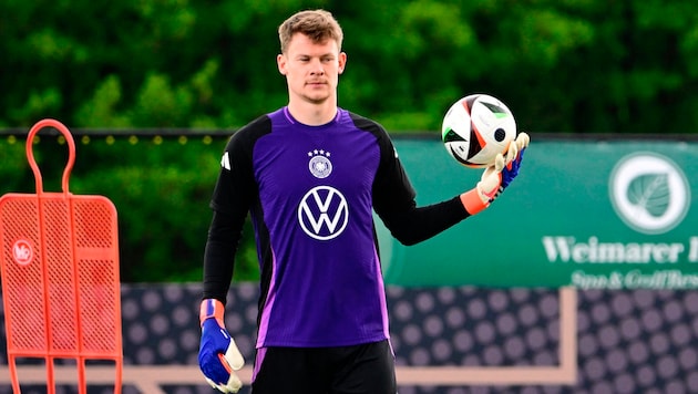 Alexander Nübel celebrates his debut in the DFB goal against Bosnia-Herzegovina. (Bild: AFP/APA/Tobias SCHWARZ)