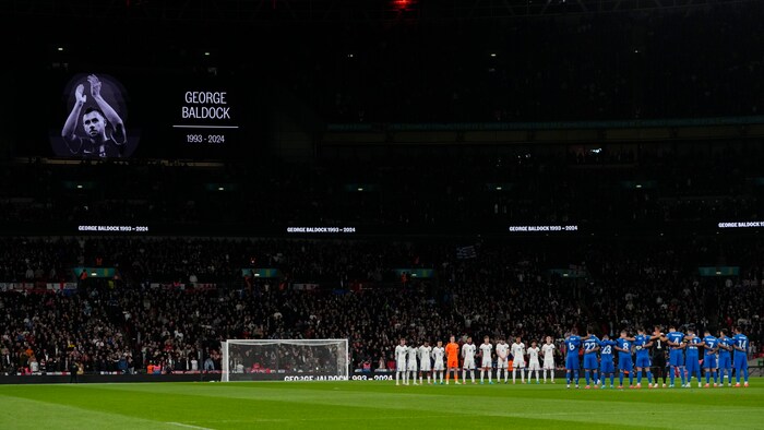 Schweigeminute für George Baldock in London