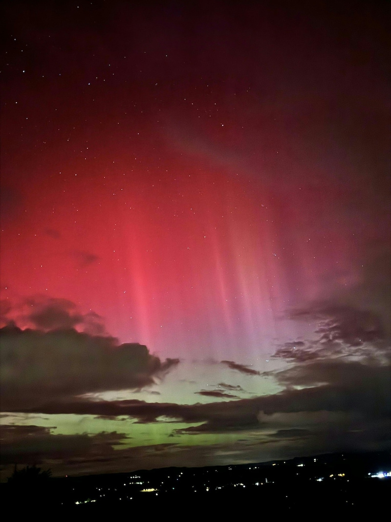 The colorful celestial lights are created when huge clouds of solar plasma collide with the Earth's magnetic field. (Bild: ASTRONOMISCHER ARBEITSKREIS SALZ)