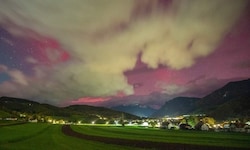 Die vergangene Nacht hindurch sorgte ein Sonnensturm für Polarlichter am Himmel.