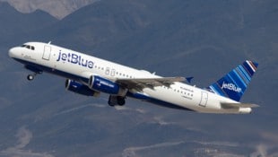 Eine JetBlue-Maschine (Bild: Ryan - stock.adobe.com)