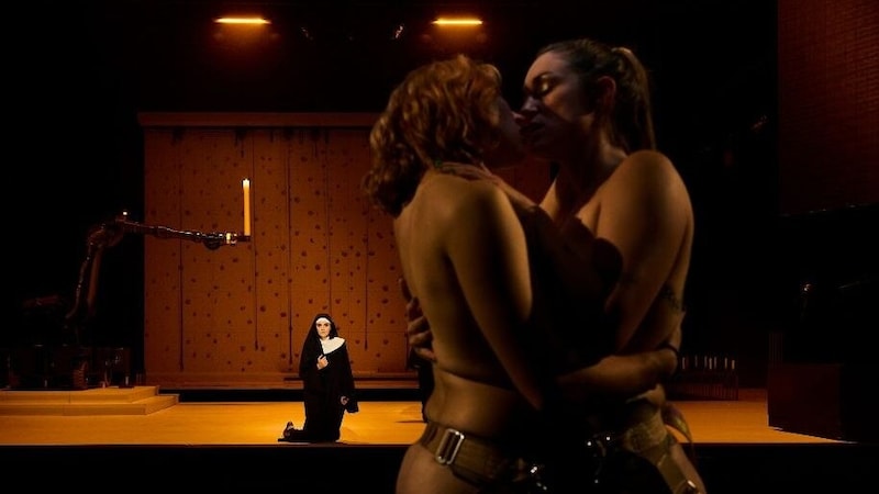 Visitors to the Stuttgart stage are currently confronted with a great deal of nudity. (Bild: Matthias Baus, Opernhaus Stuttgart)