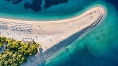 Zlatni Rat: Der Strand auf der kroatioschen Insel Brač hat eine markante Spitze, die ins Meer ragt. Sie ist mittlerweile verschwunden.   (Bild: stock.adobe.com)