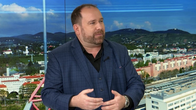 Christoph Haselmayer, Leiter des Meinungsforschungsinstitutes IFDD (Bild: krone.tv )