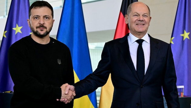 Scholz delivers a new military package, but Zelenskyi's main demand is not included. (Bild: Tobias SCHWARZ)