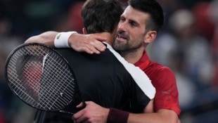 Novak Djokovic besiegt Jake Mensik (Bild: Copyright 2024 The Associated Press. All rights reserved)