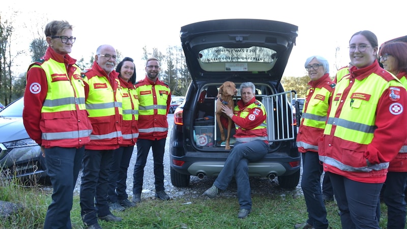 Waiting to be called out: members of the Samaritans' rescue dog team. (Bild: Fister Katrin)