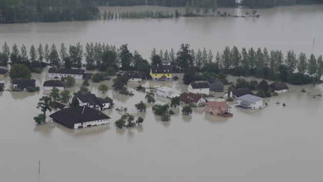 Das Hochwasser von 2013 ist noch immer das bestimmende Thema bei der Bürgermeisterneuwahl in Goldwörth.  (Bild: Kronen Zeitung)