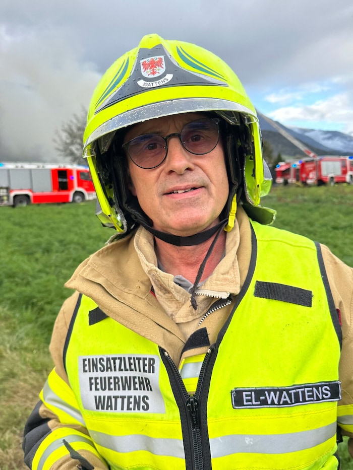 Einatzleiter Martin Schrott von der Feuerwehr Wattens. 