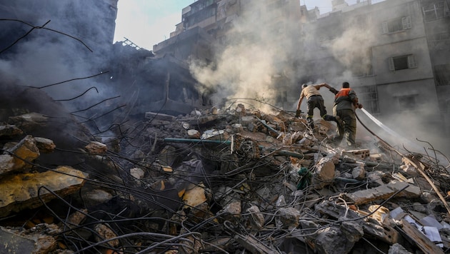 Israel flew massive air strikes on Beirut. (Bild: AP/Hassan Ammar)