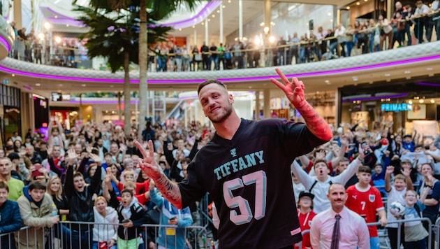 Marko Arnautovic was delighted with the many visitors at the "Krone" Healthy Days (Bild: Urbantschitsch Mario/Mario Urbantschitsch)