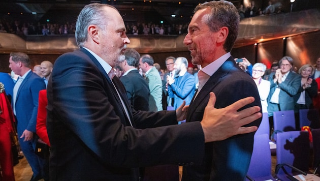 Kern backed Doskozil at the party conference. (Bild: APA/GEORG HOCHMUTH)