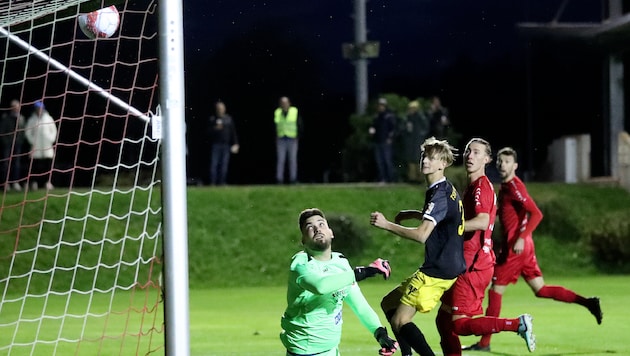 At least Neumarkt goalie Vukic was able to "watch" Würtinger's shot against the crossbar. (Bild: Daniel Krug sen.)