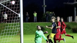 Zumindest den Schuss von Würtinger konnte Neumarkt-Goalie Vukic noch an die Latte „schauen“. (Bild: Daniel Krug sen.)