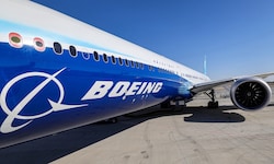 Der kriselnde Flugzeugbauer Boeing bietet nun unter anderem eine Einkommenserhöhung von 35 ...