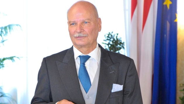 Wilhelm Saurma, Chief Medical Officer of the Vienna Police, as the new recipient of the Golden Medal of Honor (Bild: Stadt Wien/Walter Schaub-Walzer)