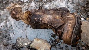 Bis heute wird darüber spekuliert, ob dem Briten Andrew Comyn „Sandy“ Irvine vor 100 Jahren zusammen mit seinem damals berühmten Bergsteiger-Kollegen George Mallory die Erstbesteigung des Mount Everest gelang. Irvines Leiche wurde nie gefunden ...  (Bild: AP/Jimmy Chin/National Geographic via AP)