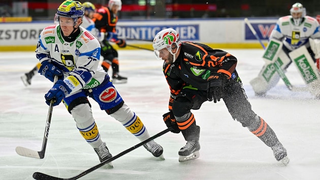 99ers forward Rok Ticar (right) also shows what he can do on the ice in Graz. (Bild: GEPA/GEPA pictures)