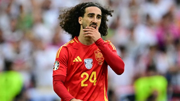 Marc Cucurella hatte befürchtet, der Schiedsrichter würde auf Elfmeter entscheiden. (Bild: AFP/APA/Tobias SCHWARZ)