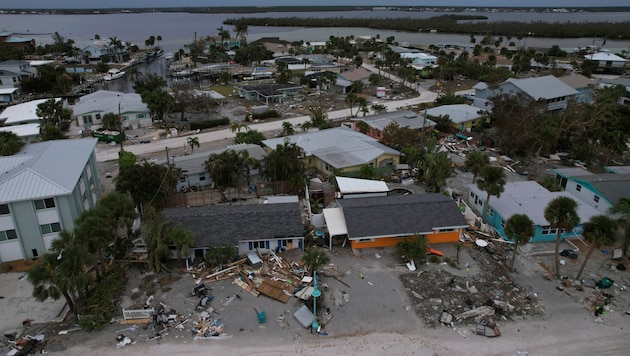 Scattered debris in Manasota Key in Florida after the passage of hurricane "Milton" (Bild: AP ( via APA) Austria Presse Agentur/Rebecca Blackwell)