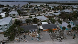 Verstreute Trümmer in Manasota Key in Florida nach dem Durchzug von Hurrikan „Milton“ (Bild: AP ( via APA) Austria Presse Agentur/Rebecca Blackwell)