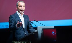 Seit Wochen wird über eine Rückkehr des roten Altkanzlers spekuliert. Eine neue Umfrage zeigt: ...
