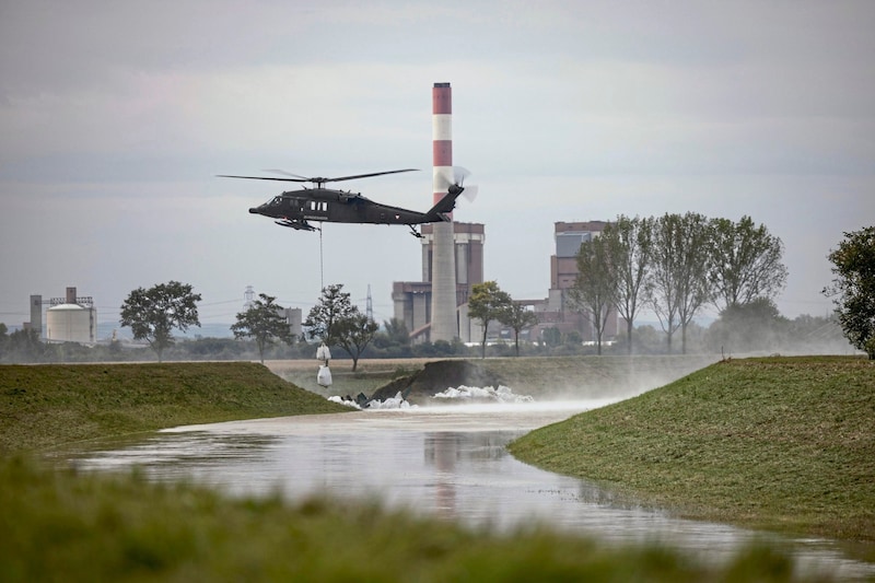 Repairing the burst dams will be a mammoth task. (Bild: BMLV/Daniel TRIPPOLT)