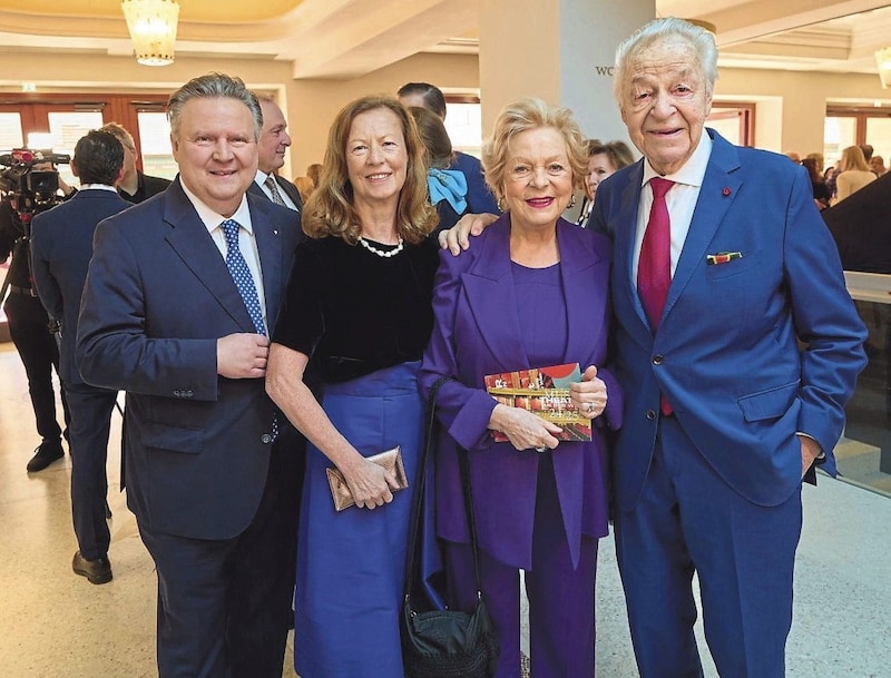 Von links: Wien-Bürgermeister Michael Ludwig mit Gattin Irmtraud und Ingeborg mit Harald Serafin. (Bild: Tuma Alexander/Starpix / A. Tuma)