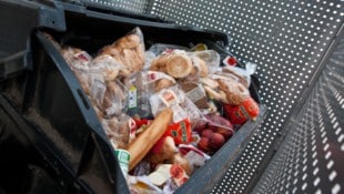 Unfassbar: 26 Kilogramm Lebensmittel landen Schätzungen zufolge pro Sekunde (!) im Müll. (Bild: picturedesk.com/viennaslide)