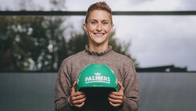 Eva Pinkelnig is now jumping with the Palmers logo on her green helmet. A perfect partnership. (Bild: EXPA Pictures/JFK)