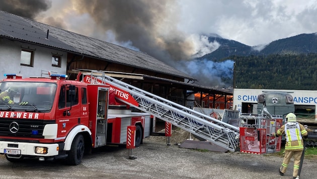 Der Einsatz der Feuerwehr beim Brand am Freitag. (Bild: zoom.tirol)