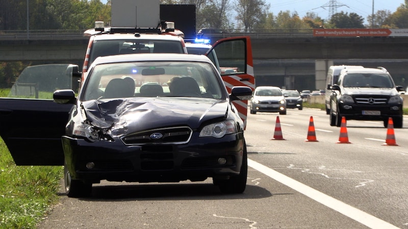 Alle Fahrzeuge konnten auf den Pannenstreifen gelenkt werden.  (Bild: Maurice Shourot)