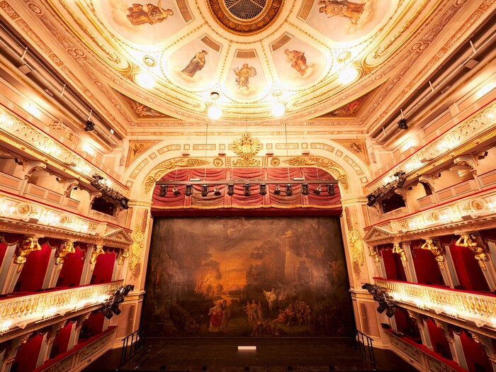 Der Eiserne im Theater an der Wien – bleibt für Szenisches bis 18. Jänner eisern zu.