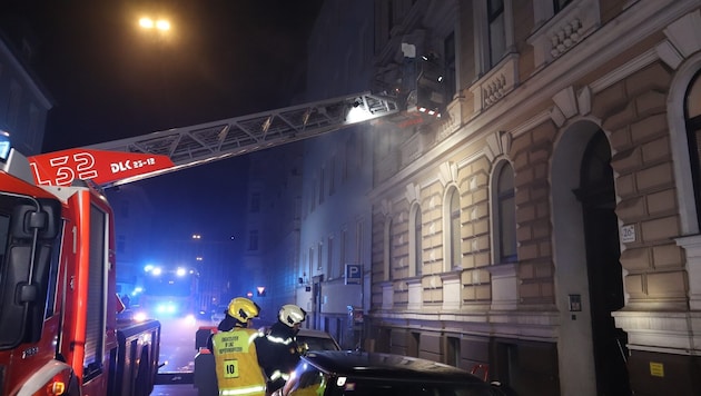 The night-time operation in Südtiroler Straße in Linz (Bild: BFW Linz)