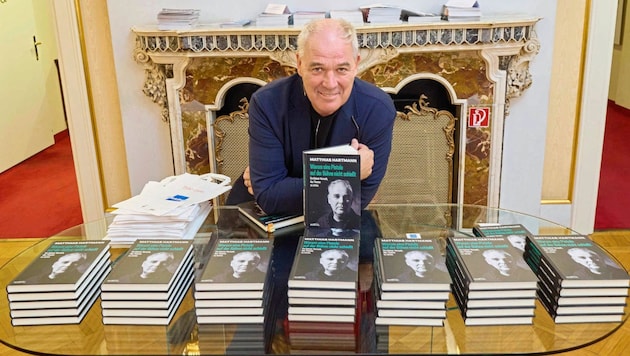 Theater maker and former director of the Burgtheater Matthias Hartmann at the presentation and reading of his book "Warum eine Pistole auf der Bühne nicht schießt". (Bild: Tuma Alexander/Starpix / A. Tuma)