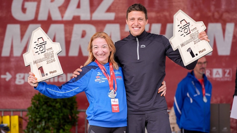 Die strahlenden Sieger: Karin Rosenberger und Lukas Hollaus. (Bild: grazmarathon/gepa)