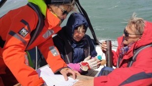 Die Crews entnahmen regelmäßig Wasserproben.