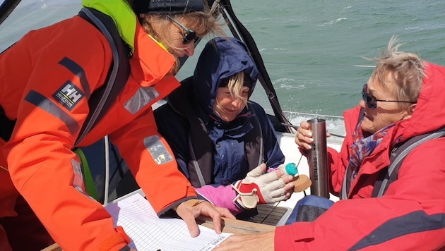 The crews regularly took water samples. (Bild: zVg)