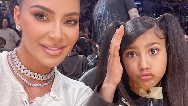 Kim Kardashian and her daughter North and the question of whether mom really cooks that well ... (Bild: www.viennareport.at)