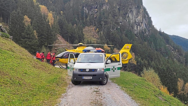 Die Rettungskräfte konnten nur noch den Tod des Mannes feststellen. (Bild: ZOOM Tirol/zoom.tirol)