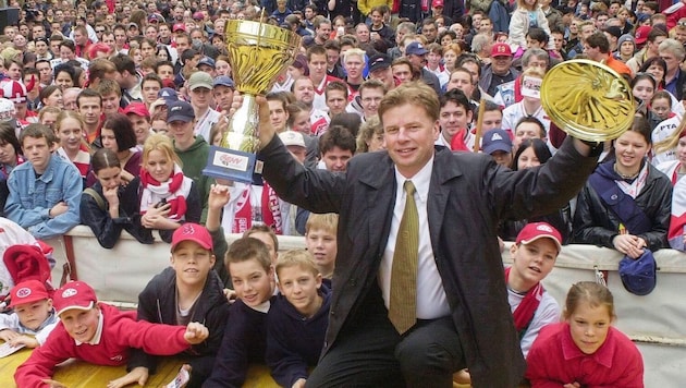 Coach Lars Bergström at the 2001 KAC title! (Bild: Pessentheiner/w.pessentheiner)