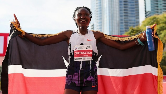 The Kenyan Ruth Chepngetich triumphed in Chicago. (Bild: AFP / SID)