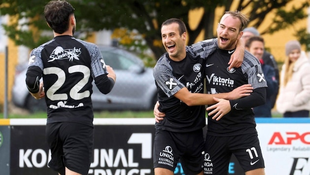 Siezenheim jubelt: Jezercic, Munaro, Mayer (v. li.).